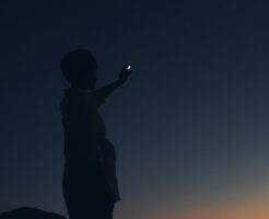 男のピアスはどっちに付ける！？左右によって違う３つの意味